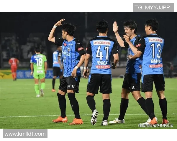 广岛三箭迎战中央海岸展现足球魅力争夺胜利荣耀之战